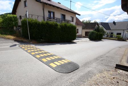 Ležeči policaj Gerbičeva ulica 02 foto Ljubo Vukelič